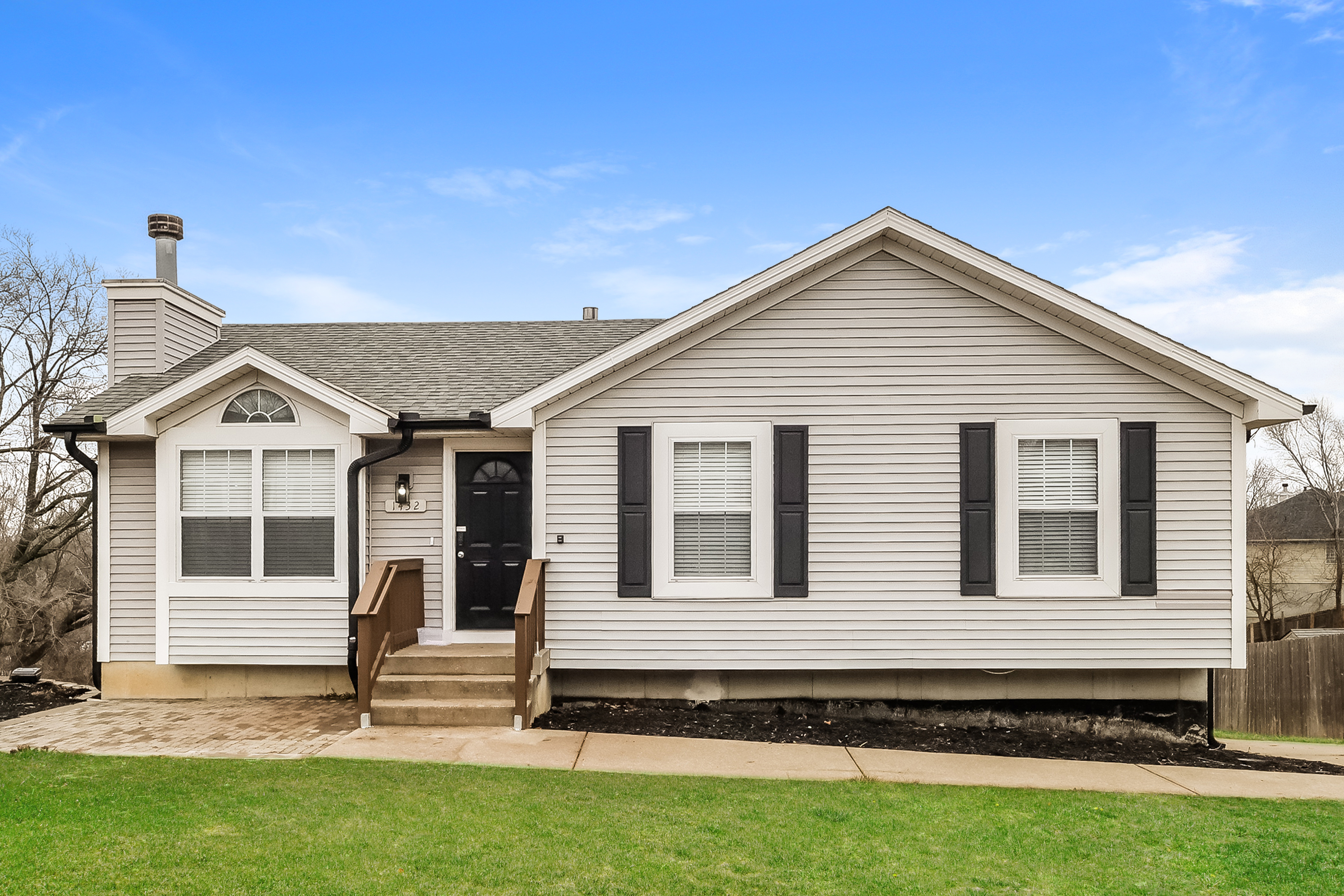 1432 N W FOXBORO RD BLUE SPRINGS, MO 64015
